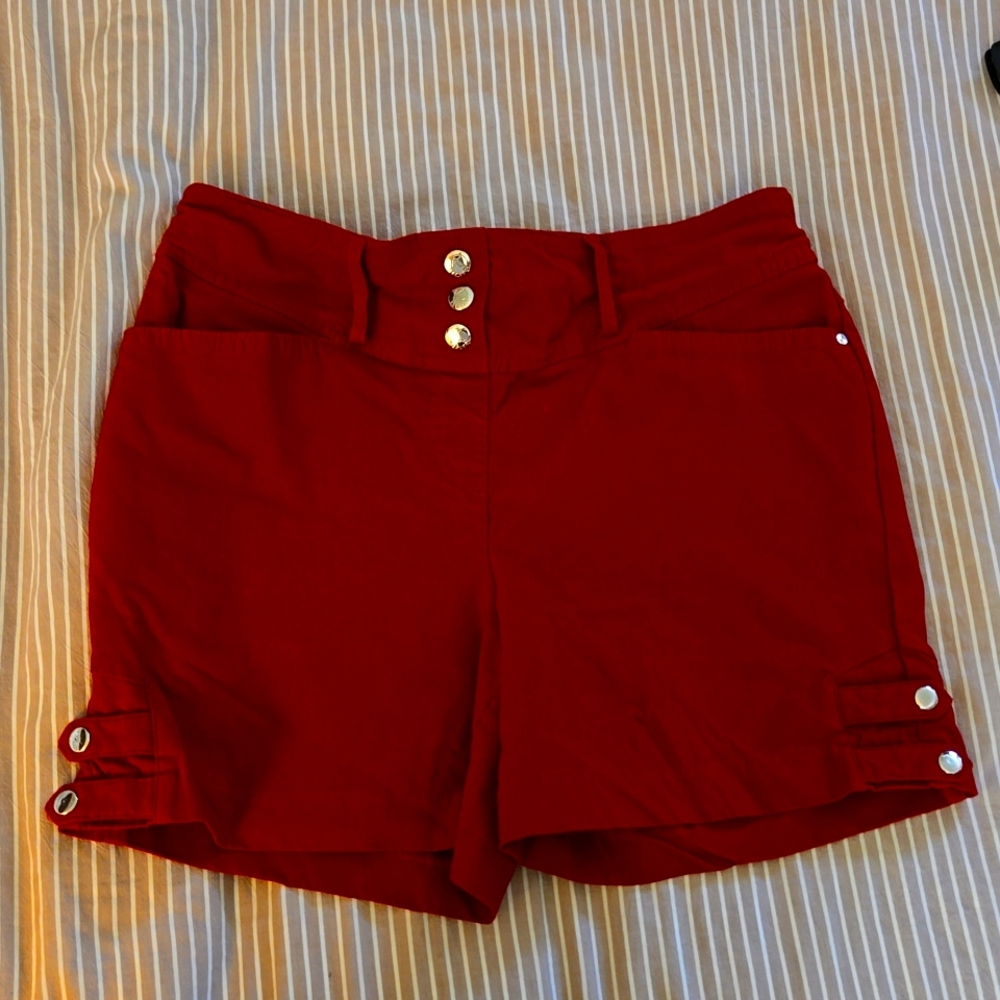 Size 6 red pull on stretch shorts